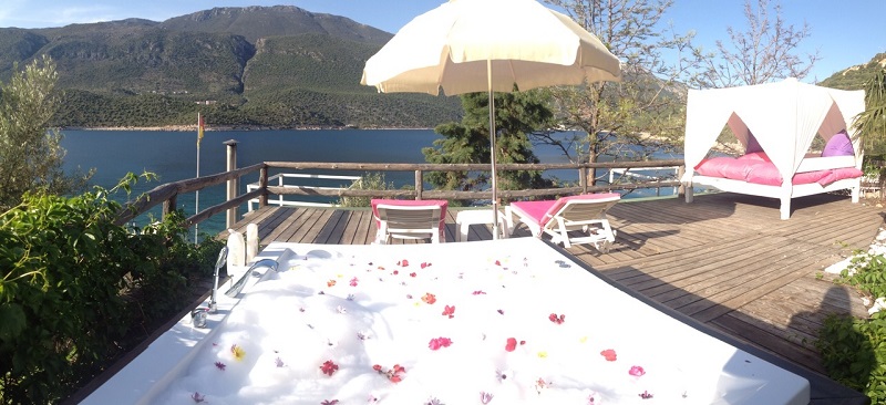 Jacuzzi Club Barbarossa De mastersuite biedt een jacuzzi op uw terras